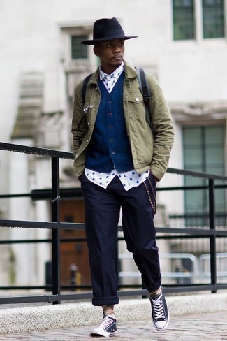 С чем носить голубой рюкзак из плотной ткани мужчине