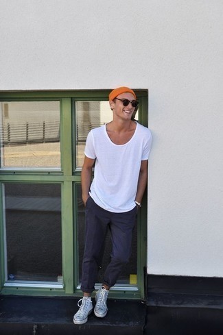 С чем носить голубые высокие кеды из плотной ткани мужчине