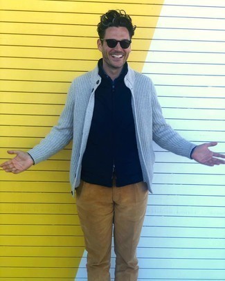 С чем носить голубой кардиган мужчине