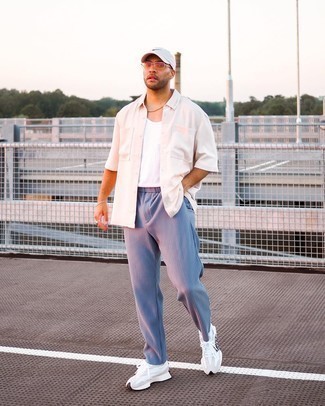 Какие кроссовки носить с голубыми брюками чинос