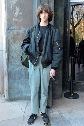 Какие бомберы носить с голубыми брюками чинос