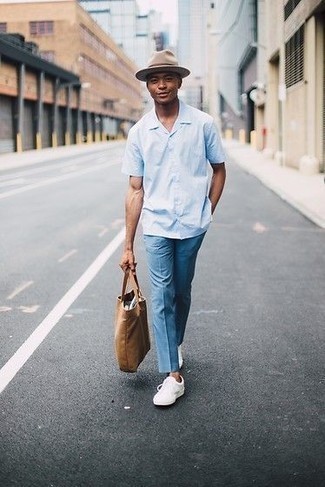 Какие низкие кеды носить с голубыми брюками чинос