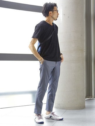 Какие низкие кеды носить с голубыми брюками чинос