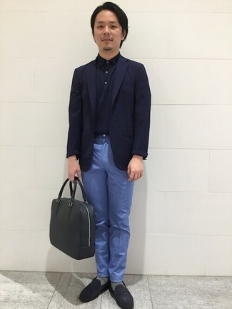 Какие футболки-поло носить с голубыми брюками чинос