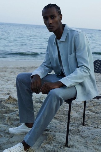 Какие куртки-рубашки носить с голубыми брюками чинос