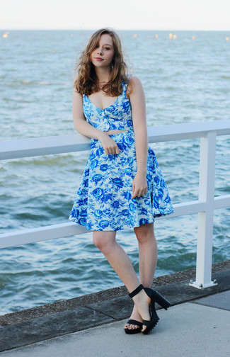 С чем носить голубой укороченный топ