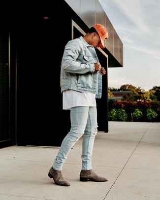 Какие ботинки челси носить с голубой джинсовой курткой мужчине