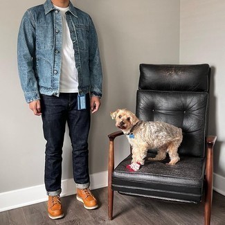 С чем носить голубую джинсовую куртку мужчине