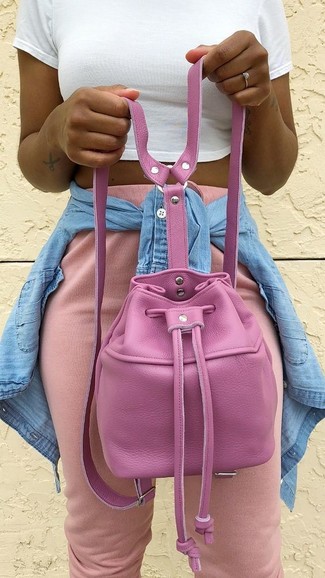 С чем носить голубую джинсовую рубашку женщине