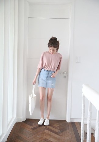 С чем носить голубую джинсовую юбку