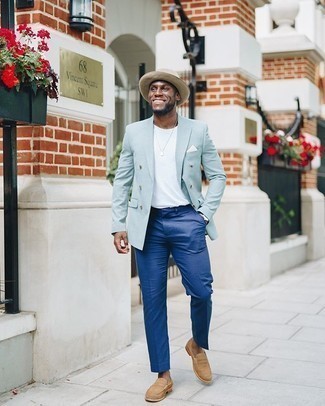 Какие лоферы носить с голубым двубортным пиджаком мужчине