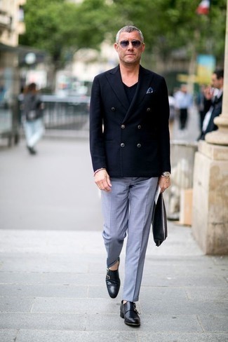 Какие двубортные пиджаки носить с голубыми классическими брюками мужчине