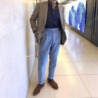 С чем носить голубые классические брюки мужчине
