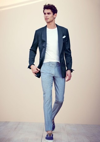 С чем носить голубые классические брюки мужчине