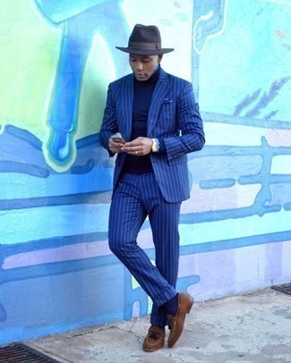 Какие водолазки носить с голубой классической рубашкой мужчине