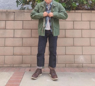 С чем носить голубую фланелевую рубашку с длинным рукавом мужчине