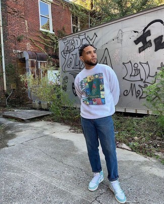 С чем носить голубые высокие кеды мужчине