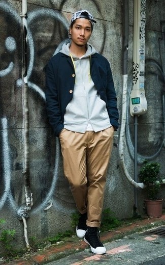 С чем носить голубой худи мужчине