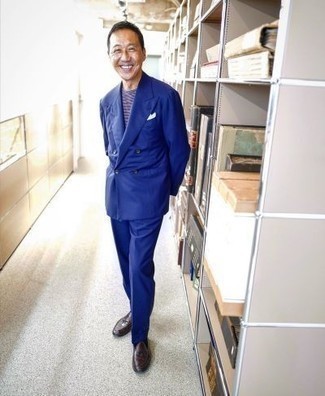 С чем носить голубую футболку в горизонтальную полоску мужчине