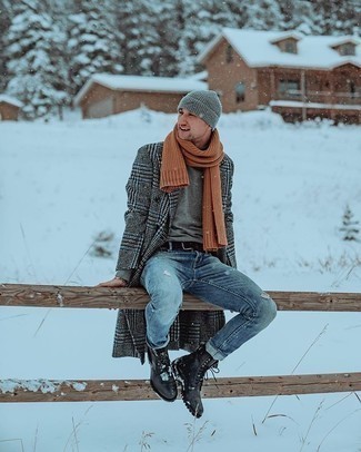 Какие повседневные ботинки носить с голубыми джинсами мужчине