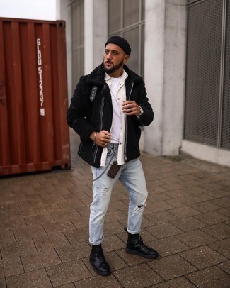 Какие повседневные ботинки носить с голубыми джинсами мужчине