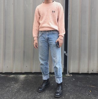 Какие повседневные ботинки носить с голубыми джинсами мужчине