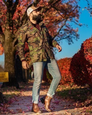 Какие повседневные ботинки носить с голубыми джинсами мужчине