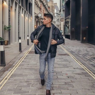 Какие ботинки челси носить с голубыми джинсами мужчине