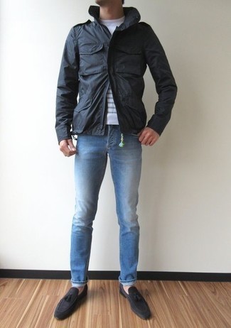 Какие полевые куртки носить с голубыми джинсами