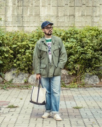 Какие полевые куртки носить с голубыми джинсами