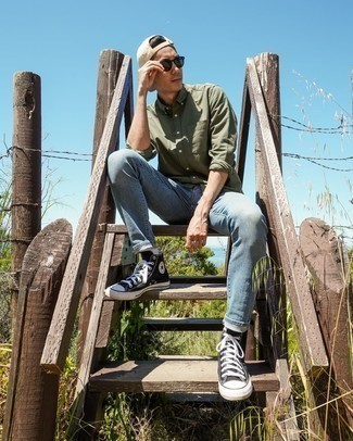 Какие высокие кеды носить с голубыми джинсами мужчине