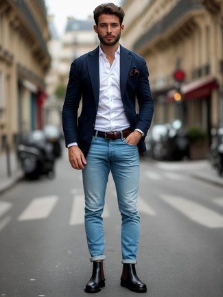 С чем носить голубые джинсы мужчине