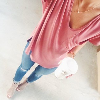 С чем носить голубые джинсы женщине в жару