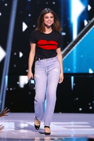 С чем носить голубые джинсы женщине в жару