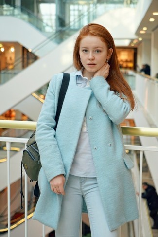 С чем носить голубые джинсы женщине в холод