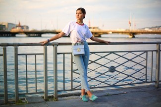 Какие лоферы носить с голубыми джинсами женщине