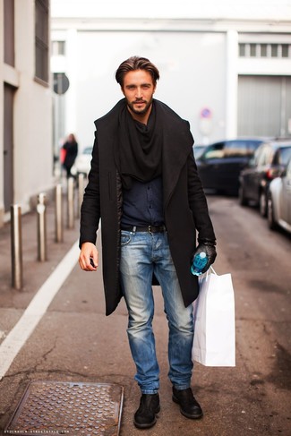 Какие длинные пальто носить с голубыми джинсами