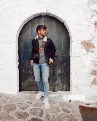 Какие короткие дубленки носить с голубыми джинсами мужчине