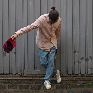 Какие куртки-рубашки носить с голубыми джинсами мужчине