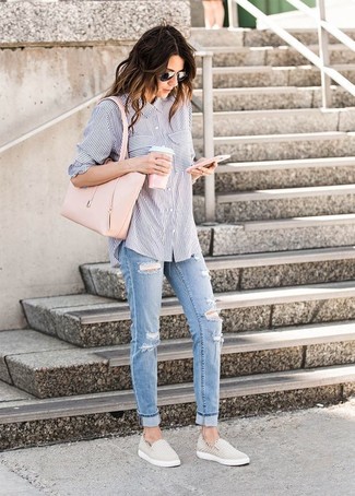 Какие слипоны носить с голубыми джинсами женщине