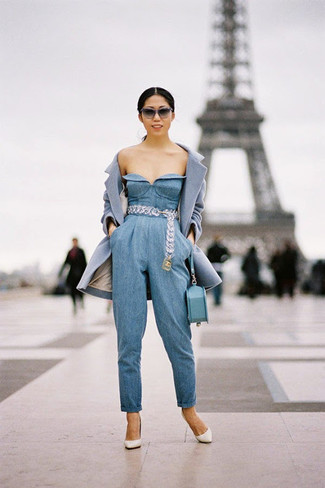 Какие туфли носить с голубым комбинезоном