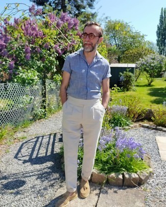 С чем носить голубую льняную рубашку с коротким рукавом мужчине