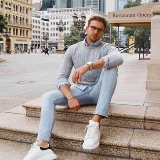 С чем носить голубую рубашку с длинным рукавом мужчине