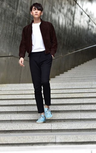 Какие брюки чинос носить с голубыми низкими кедами