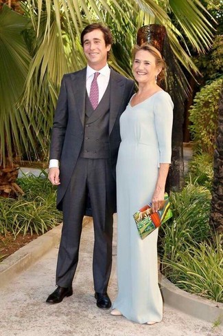 С чем носить голубое платье-макси