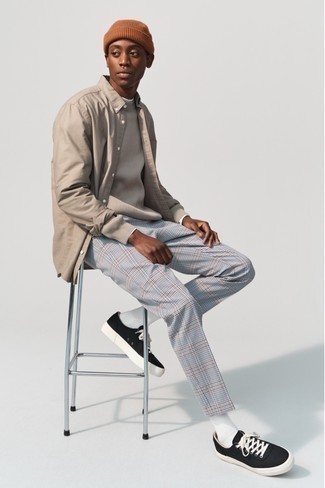 С чем носить голубые брюки чинос в шотландскую клетку