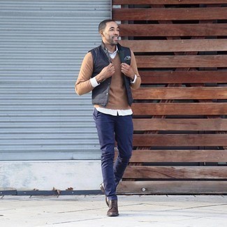 С чем носить голубой нагрудный платок в горошек