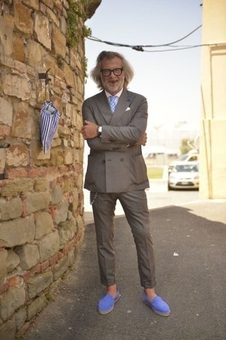 С чем носить голубой галстук в горошек мужчине