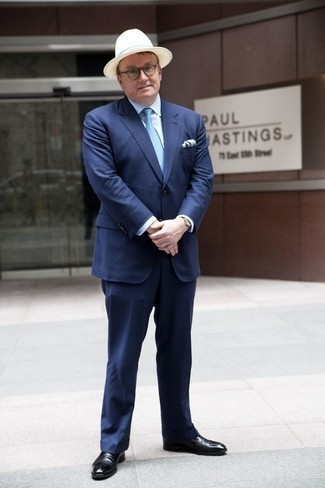 С чем носить голубой галстук в горошек мужчине