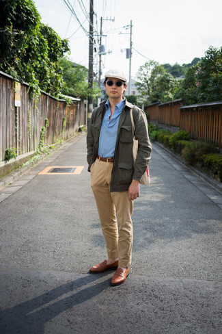 Какие лоферы носить с голубой футболкой-поло мужчине